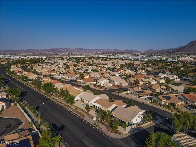 $699,900 | 233 Leaf Bud Court, Henderson, NV 89074