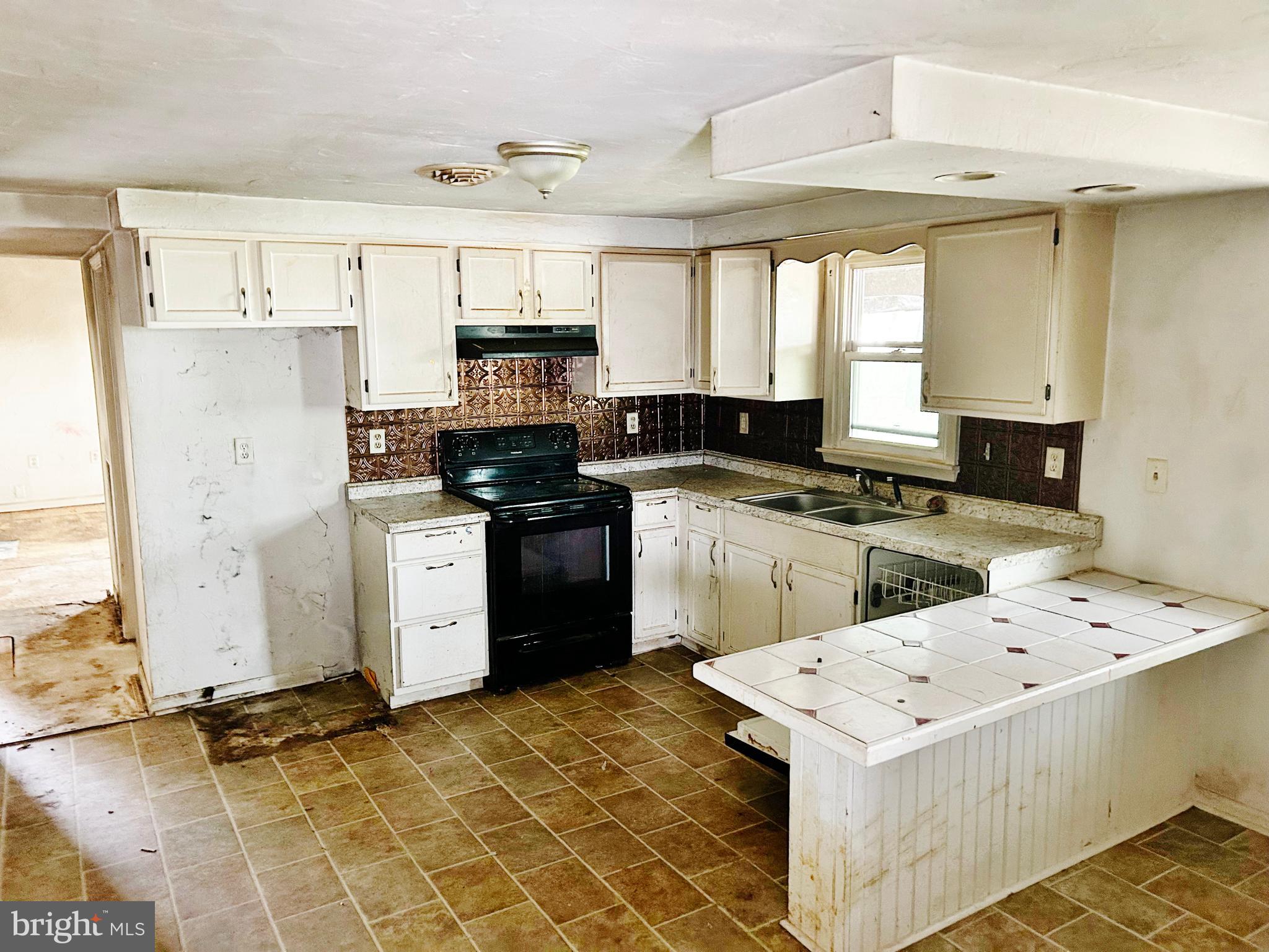 2311 Log Cabin Road York, PA 17408 - Photo 2 of 26 Gallery Image 2