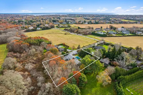 $4,200,000 | 109 7 Ponds Road, Water Mill, NY 11976