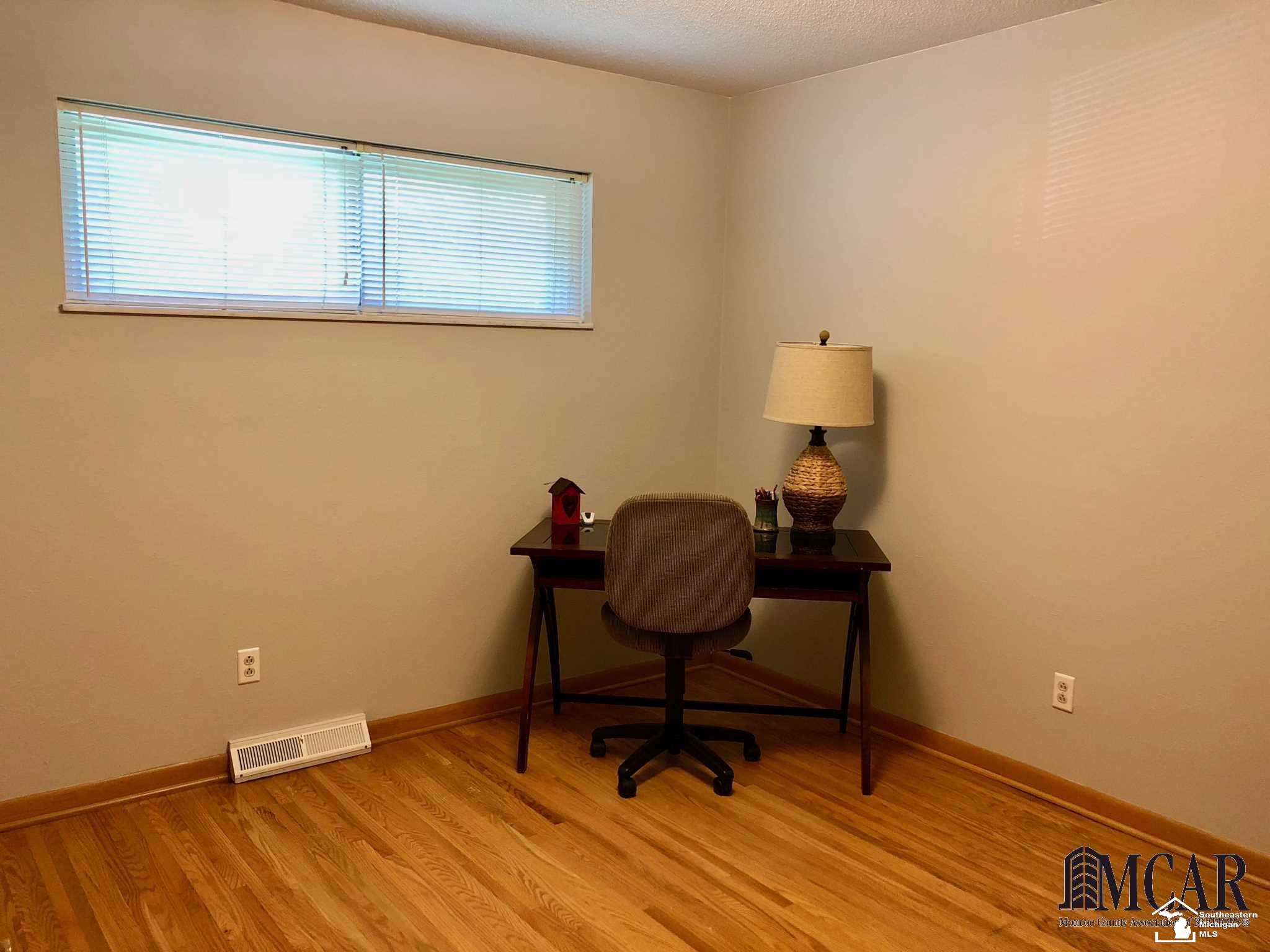 9050 Summerfield Road Temperance, MI 48182 - Photo 20 of 31 21477673-19.JPG