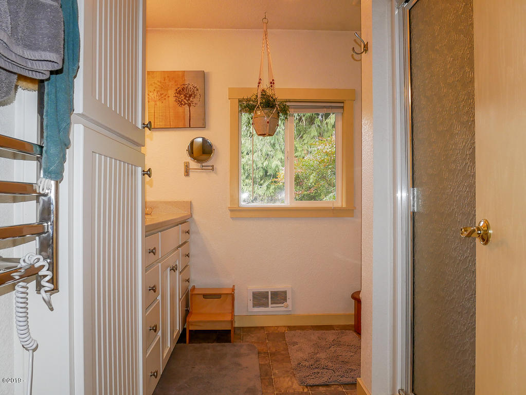 4109 Logsden Road Siletz, OR 97380 - Photo 20 of 40 Bathroom #2
