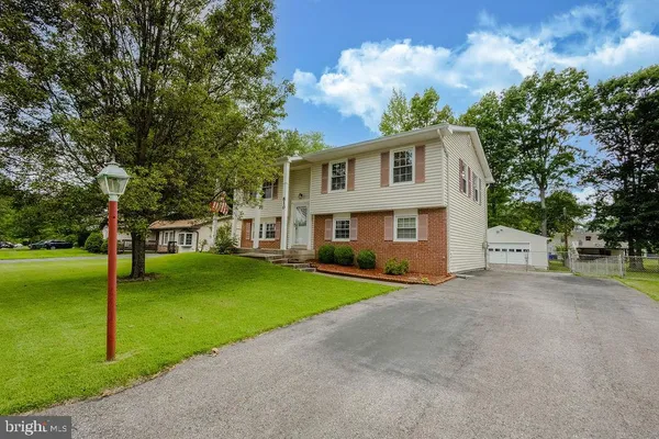 $425,000 | 810 Kenyon Avenue, Waldorf, MD 20602