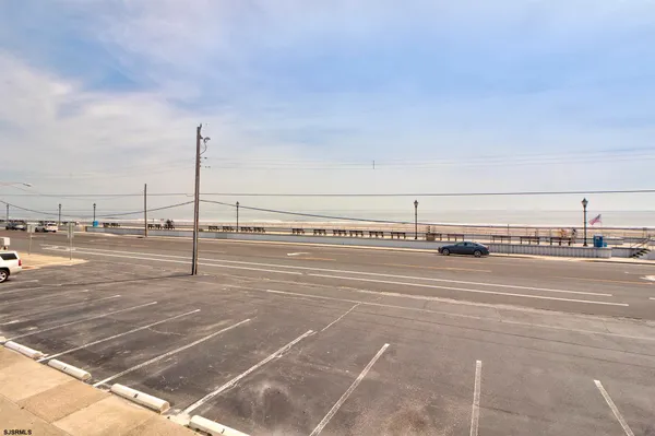 a view of a tennis court