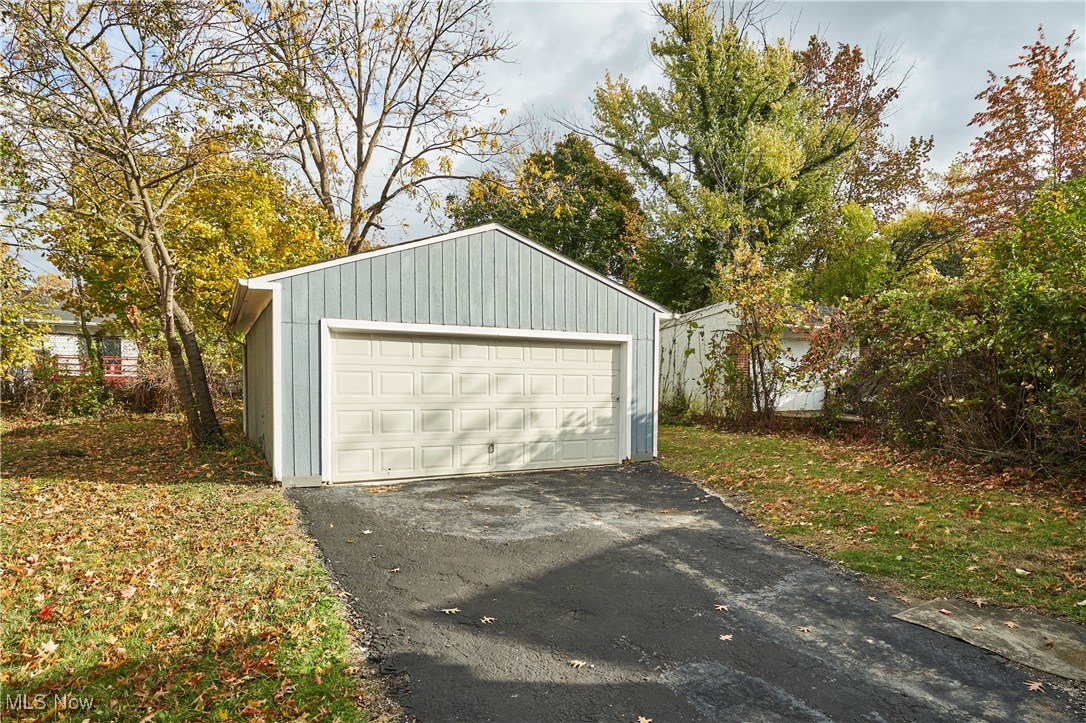 965 Whitby Road Cleveland Heights, OH 44112 - Photo 2 of 19