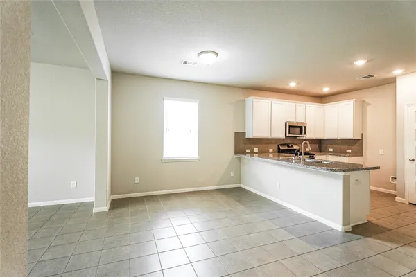 $2,200 | 8414 Quiet Bay Drive, Baytown, TX 77523