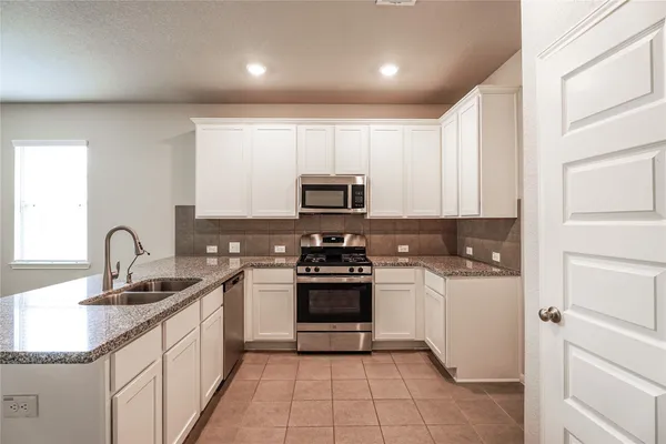 $2,200 | 8414 Quiet Bay Drive, Baytown, TX 77523