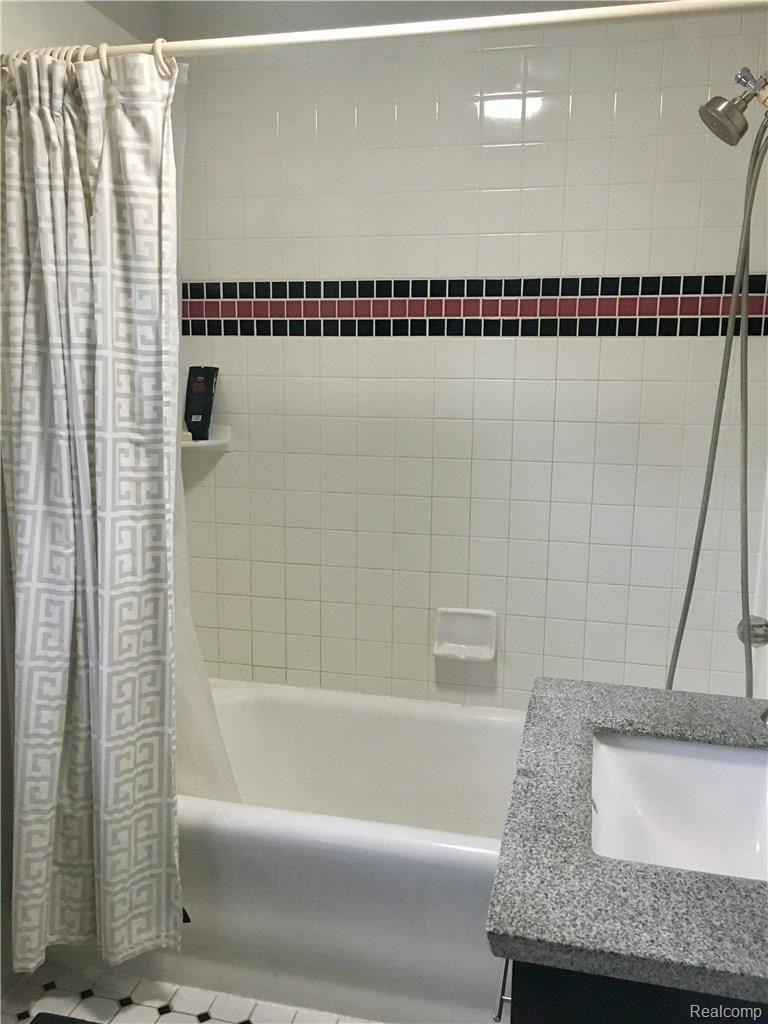 1409 Harvard Road Grosse Pointe, MI 48230 - Photo 31 of 31 2nd Floor Full Bath pic 2