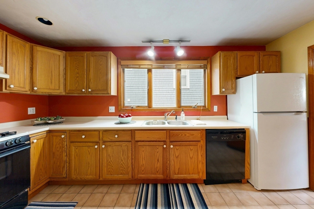 11 Sterling Street Somerville, MA 02144 - Photo 11 of 40