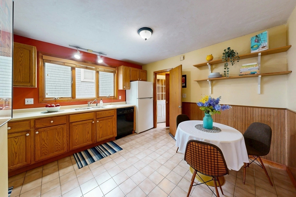 11 Sterling Street Somerville, MA 02144 - Photo 12 of 40