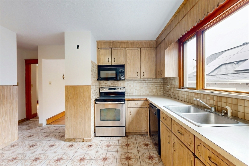 11 Sterling Street Somerville, MA 02144 - Photo 23 of 40