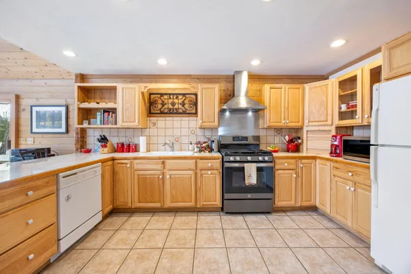 $379,900 | 6270 Kilkenny Drive, Canadian Lakes, MI 49346