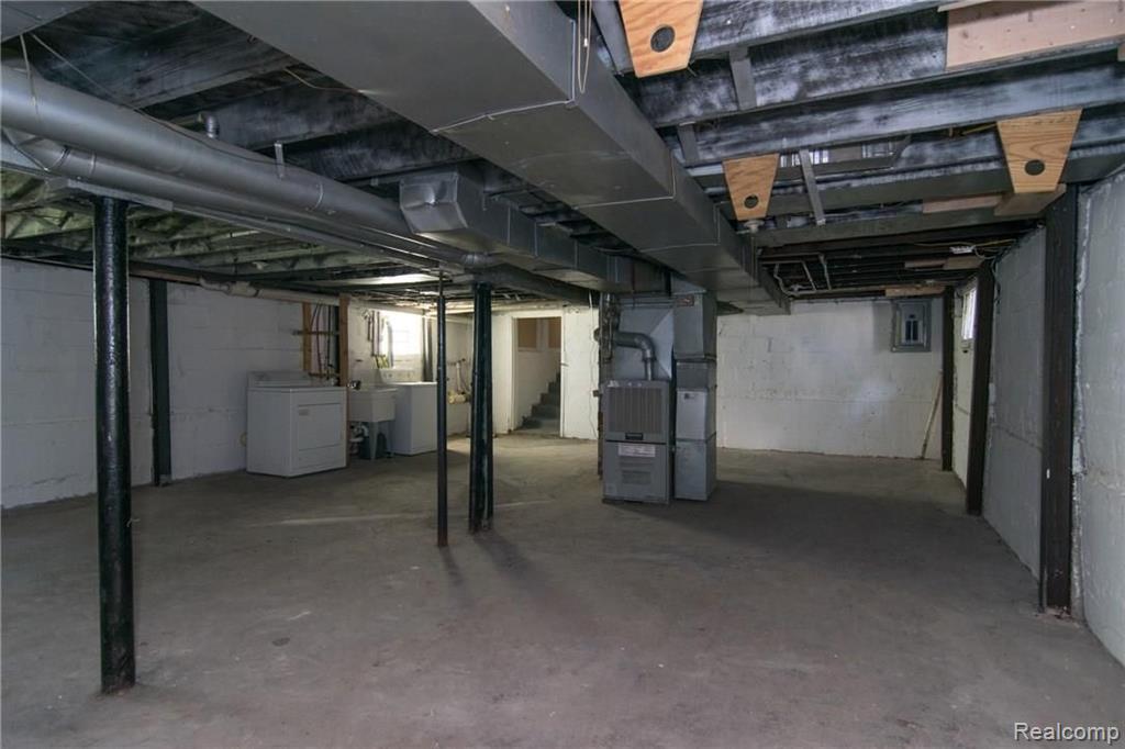 8183 Central Street Center Line, MI 48015 - Photo 25 of 35