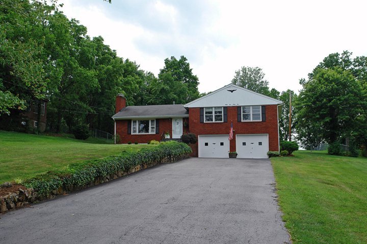 6534 Pendleton Avenue Roanoke, VA 24019 - Photo 1 of 38 Main