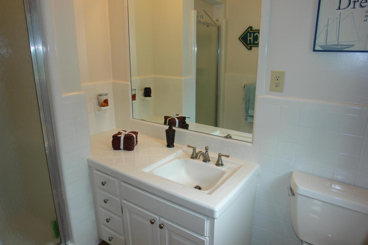 6534 Pendleton Avenue Roanoke, VA 24019 - Photo 22 of 38 Master bath