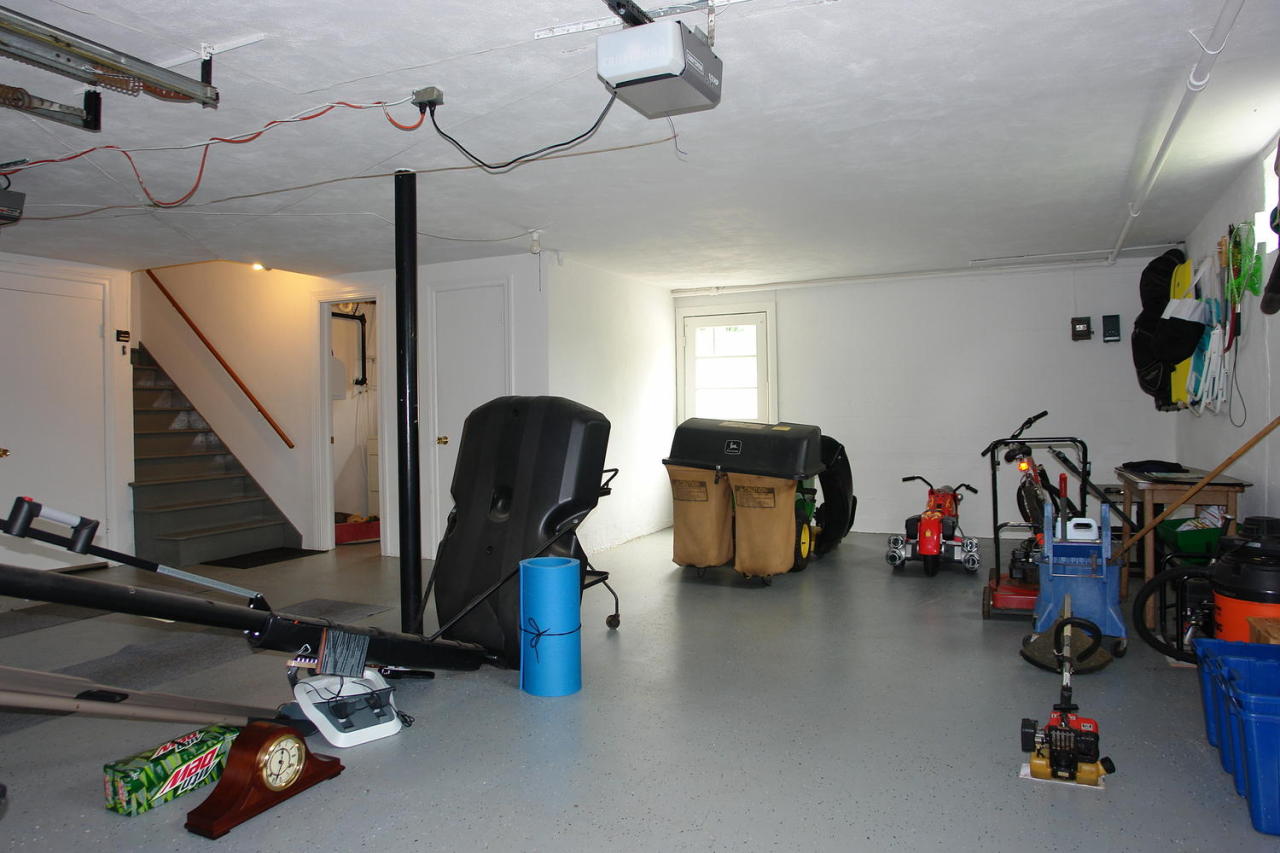 6534 Pendleton Avenue Roanoke, VA 24019 - Photo 25 of 38 garage