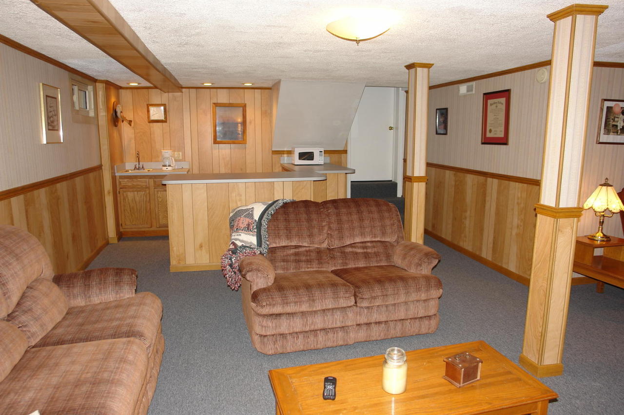 6534 Pendleton Avenue Roanoke, VA 24019 - Photo 26 of 38 family room 1