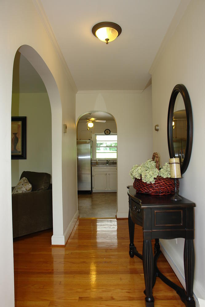 6534 Pendleton Avenue Roanoke, VA 24019 - Photo 4 of 38 foyer