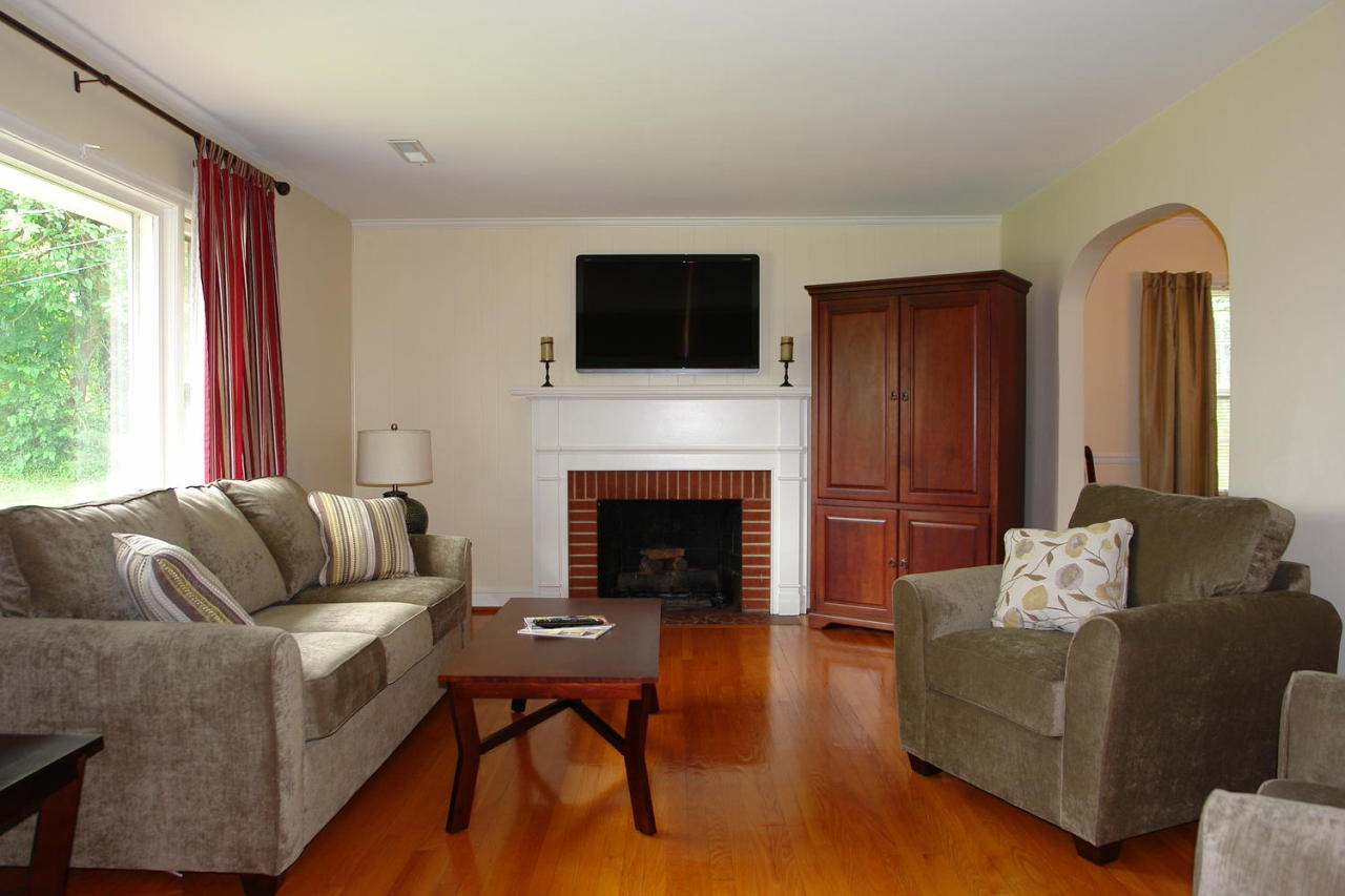 6534 Pendleton Avenue Roanoke, VA 24019 - Photo 5 of 38 living room