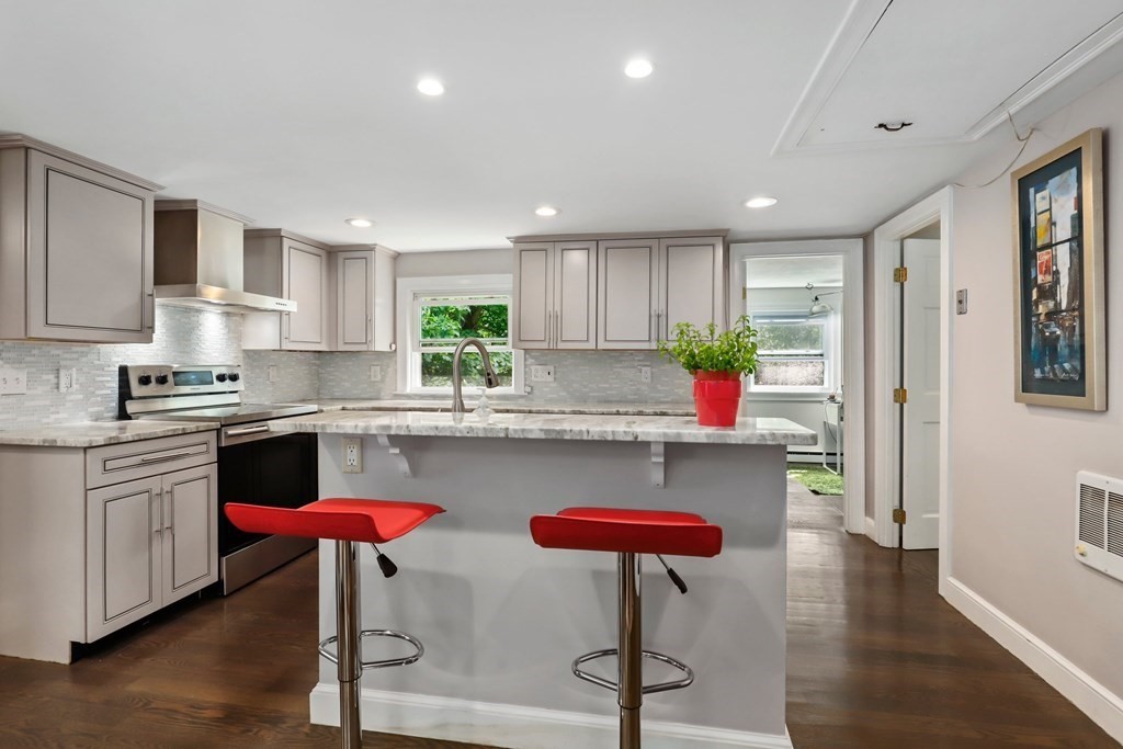 28 Oak Point Road Saugus, MA 01906 - Photo 9 of 34 Gallery Image 9