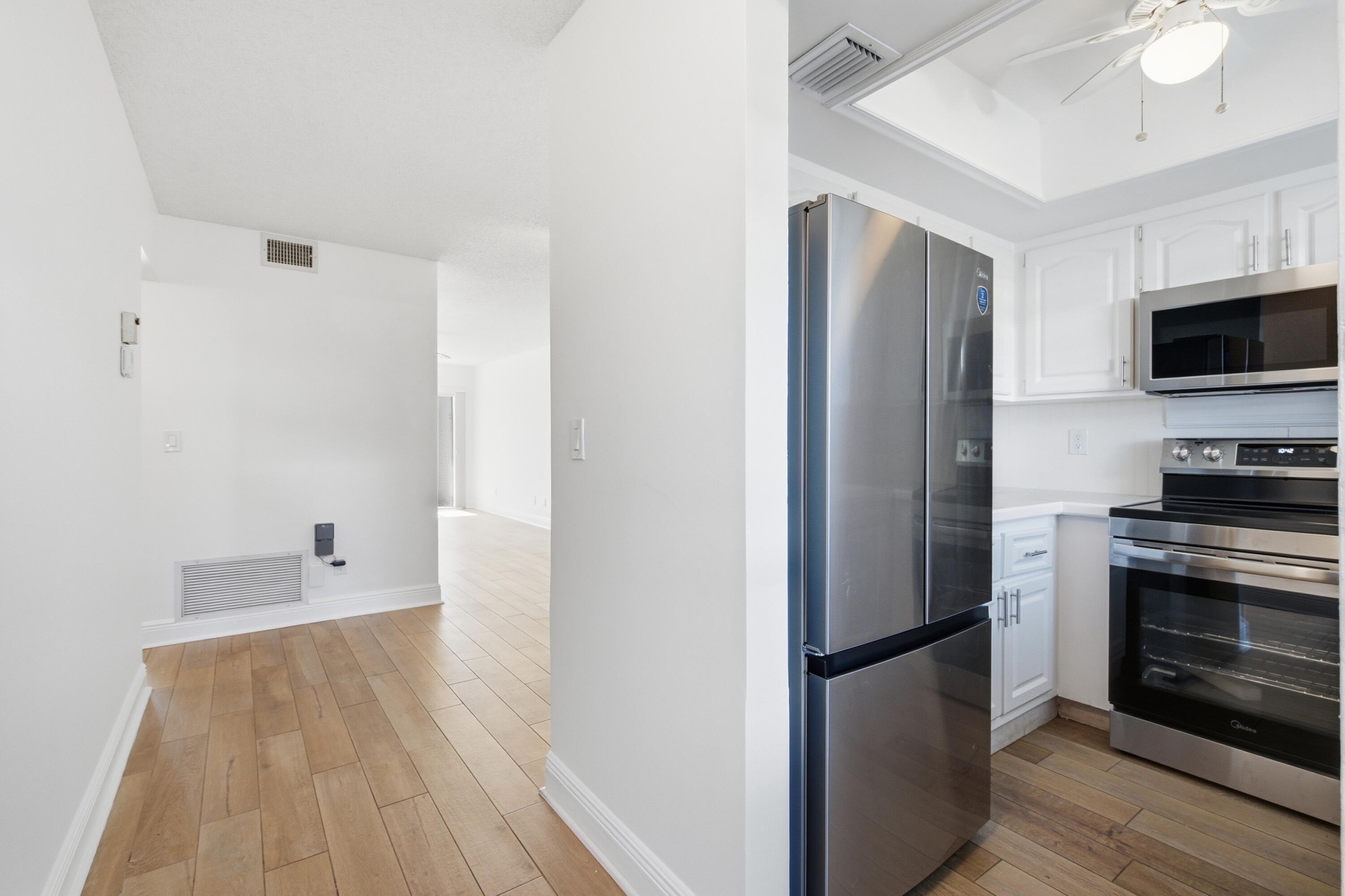 2929 Southeast Ocean Boulevard, Unit 1373 Stuart, FL 34996 - Photo 11 of 30 2929_SE_Ocean_Blvd_137-3_011