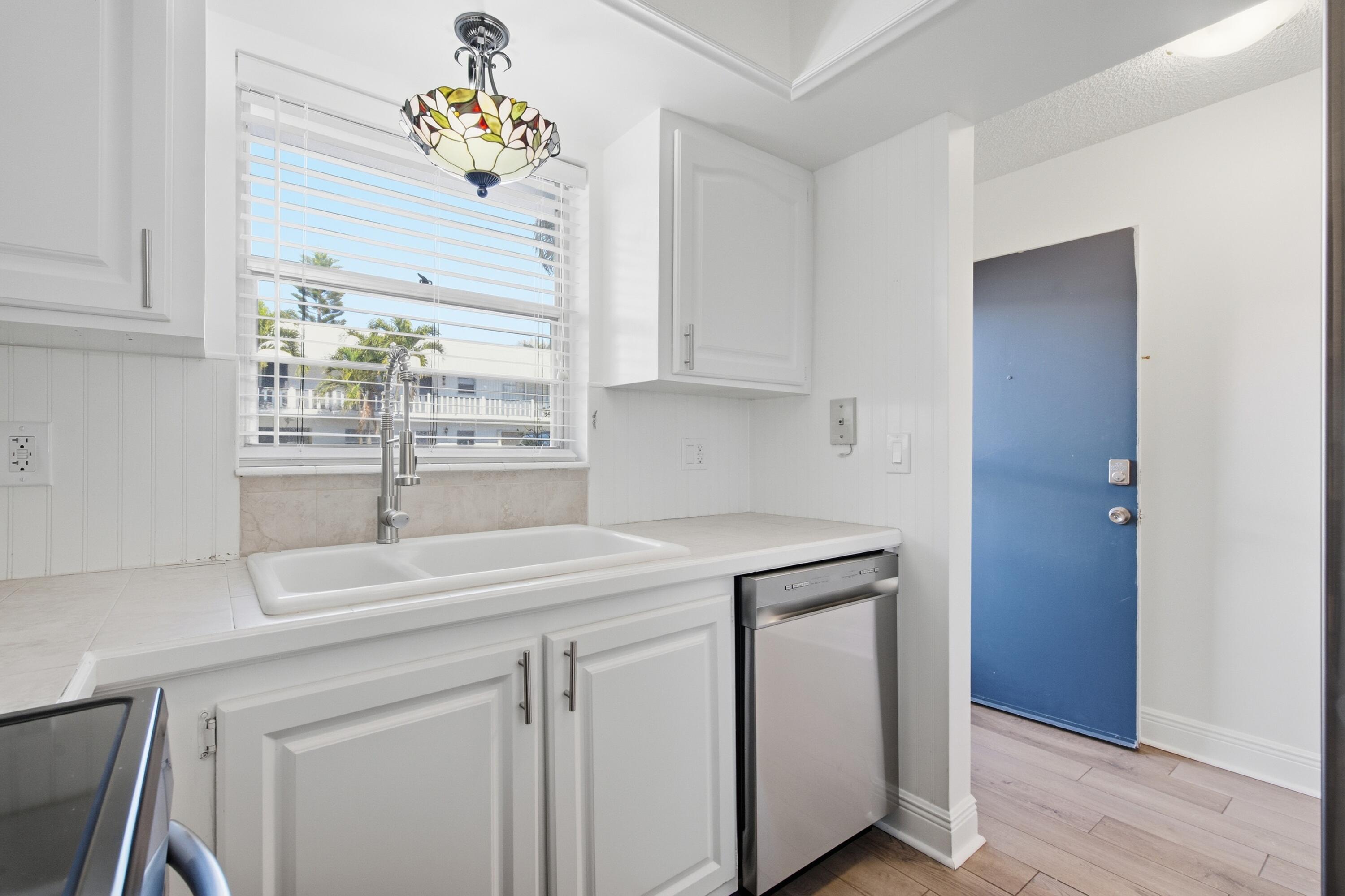 2929 Southeast Ocean Boulevard, Unit 1373 Stuart, FL 34996 - Photo 12 of 30 2929_SE_Ocean_Blvd_137-3_012