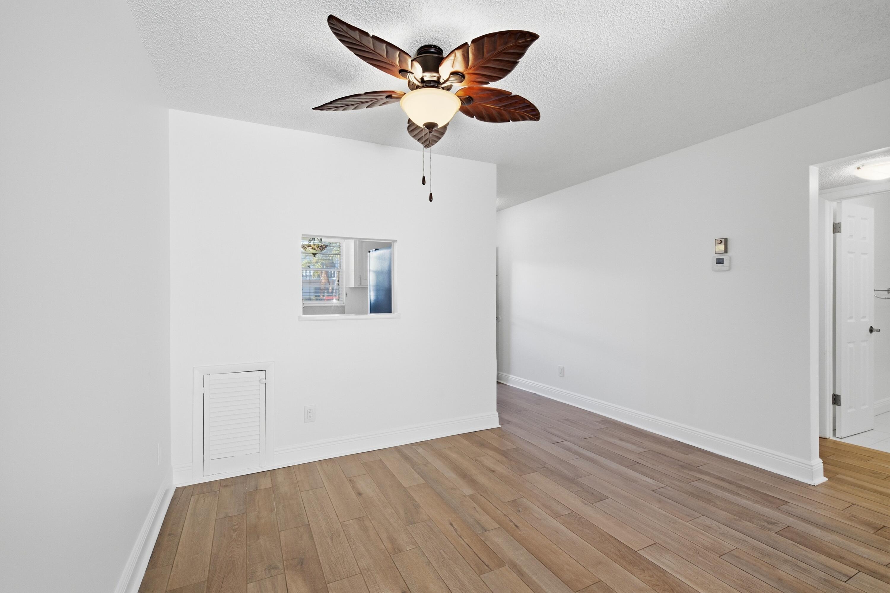 2929 Southeast Ocean Boulevard, Unit 1373 Stuart, FL 34996 - Photo 14 of 30 2929_SE_Ocean_Blvd_137-3_014