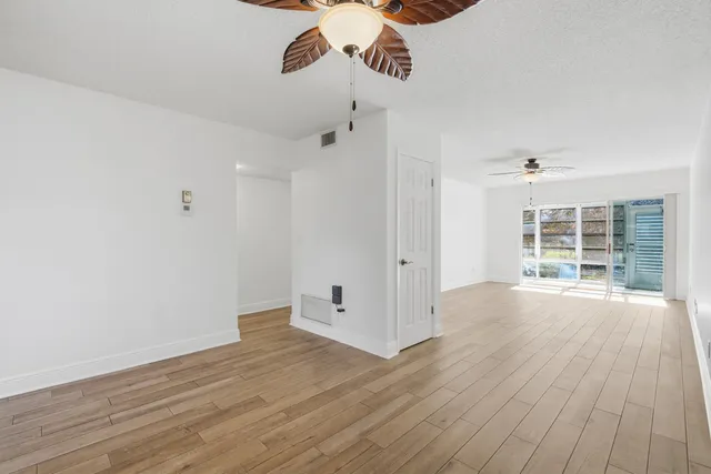 $140,000 | 2929 Southeast Ocean Boulevard, Unit 1373, Stuart, FL 34996