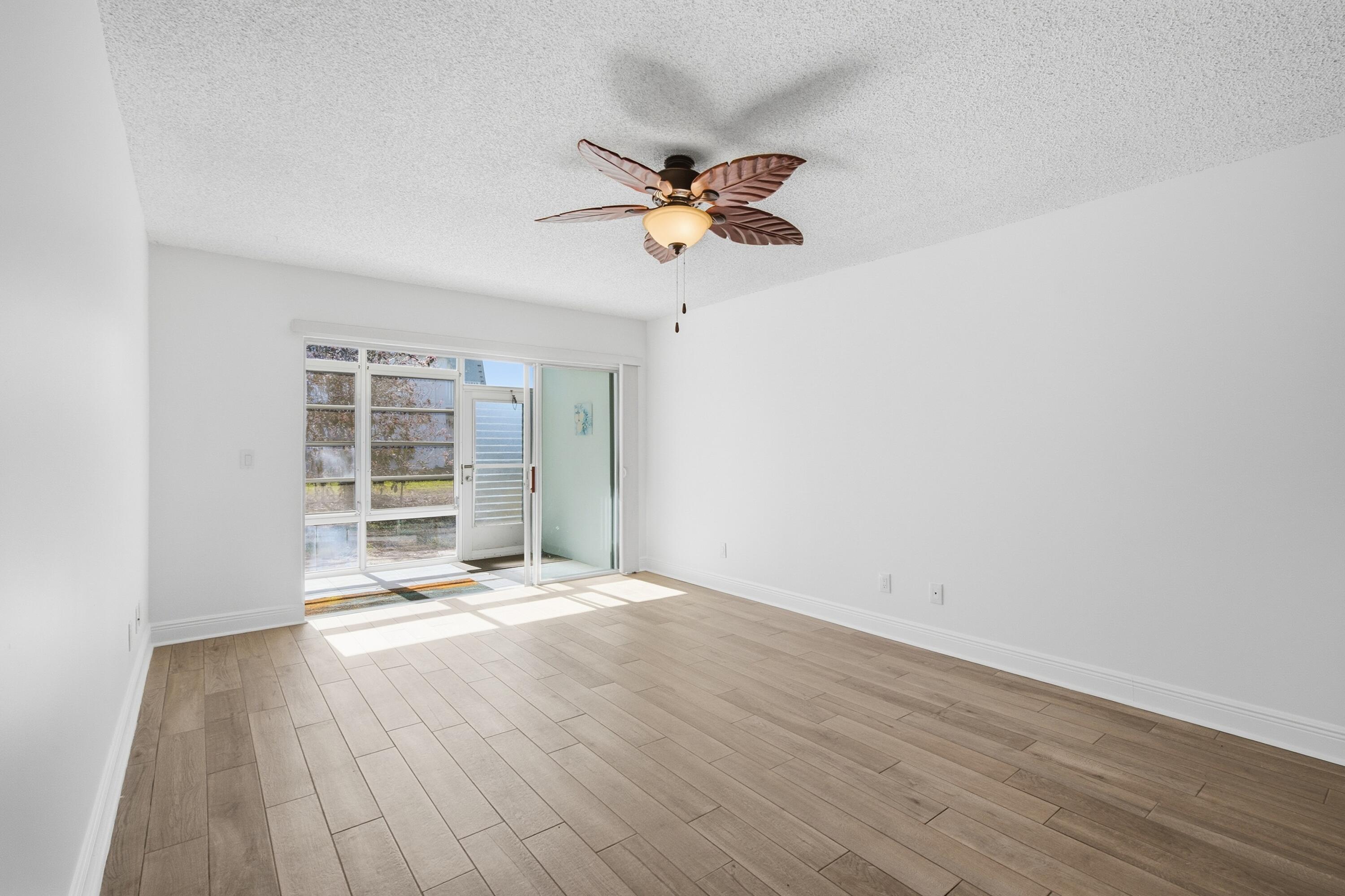 2929 Southeast Ocean Boulevard, Unit 1373 Stuart, FL 34996 - Photo 18 of 30 2929_SE_Ocean_Blvd_137-3_018