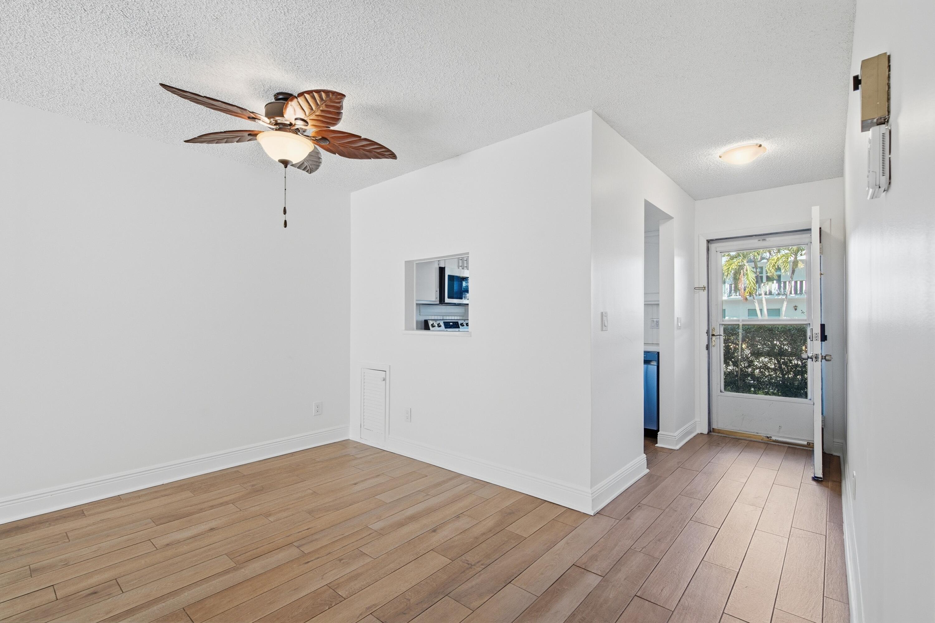 2929 Southeast Ocean Boulevard, Unit 1373 Stuart, FL 34996 - Photo 7 of 30 2929_SE_Ocean_Blvd_137-3_007