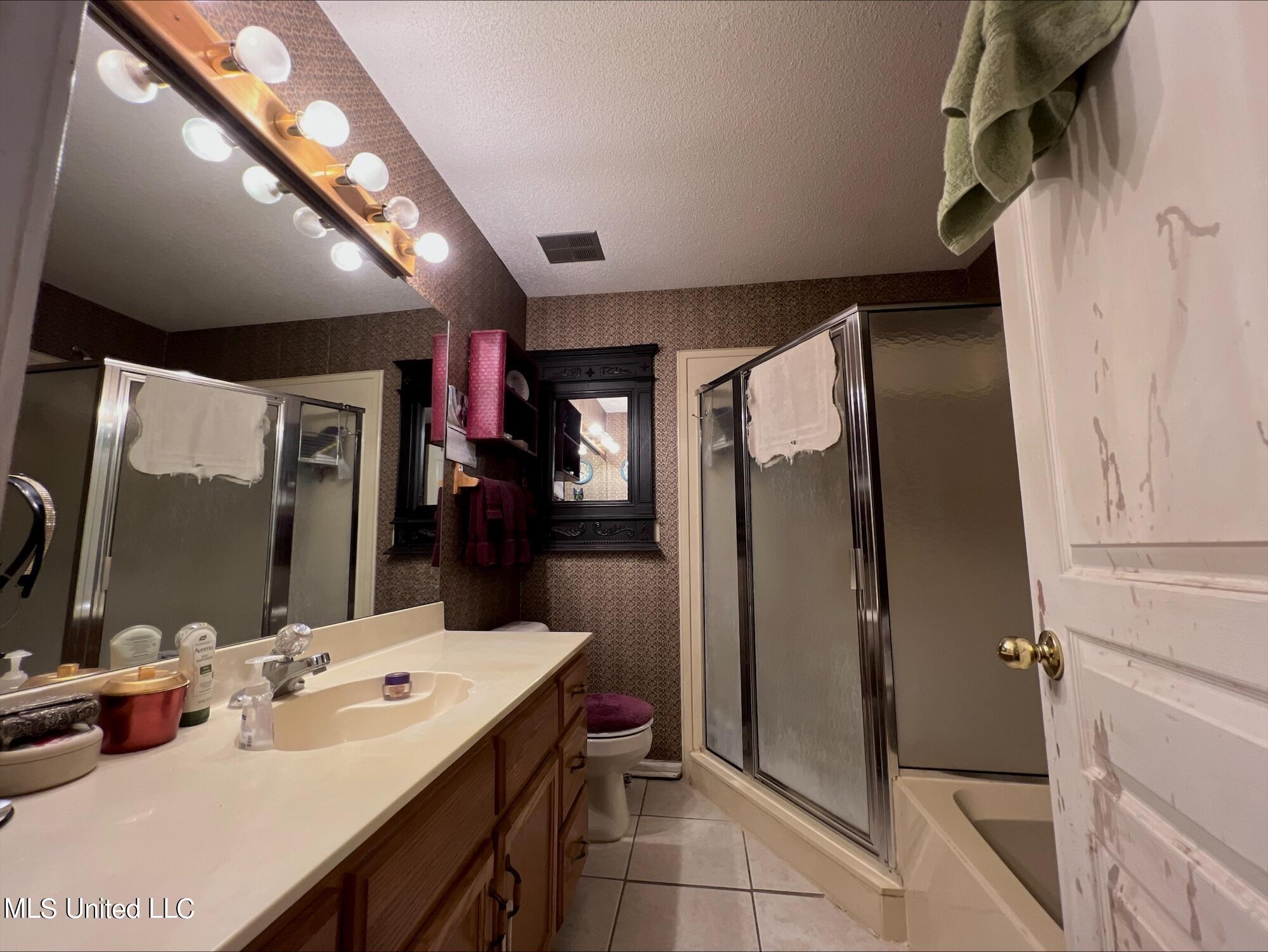 3767 Stateline Road West Southaven, MS 38671 - Photo 11 of 14 Primary Bathroom