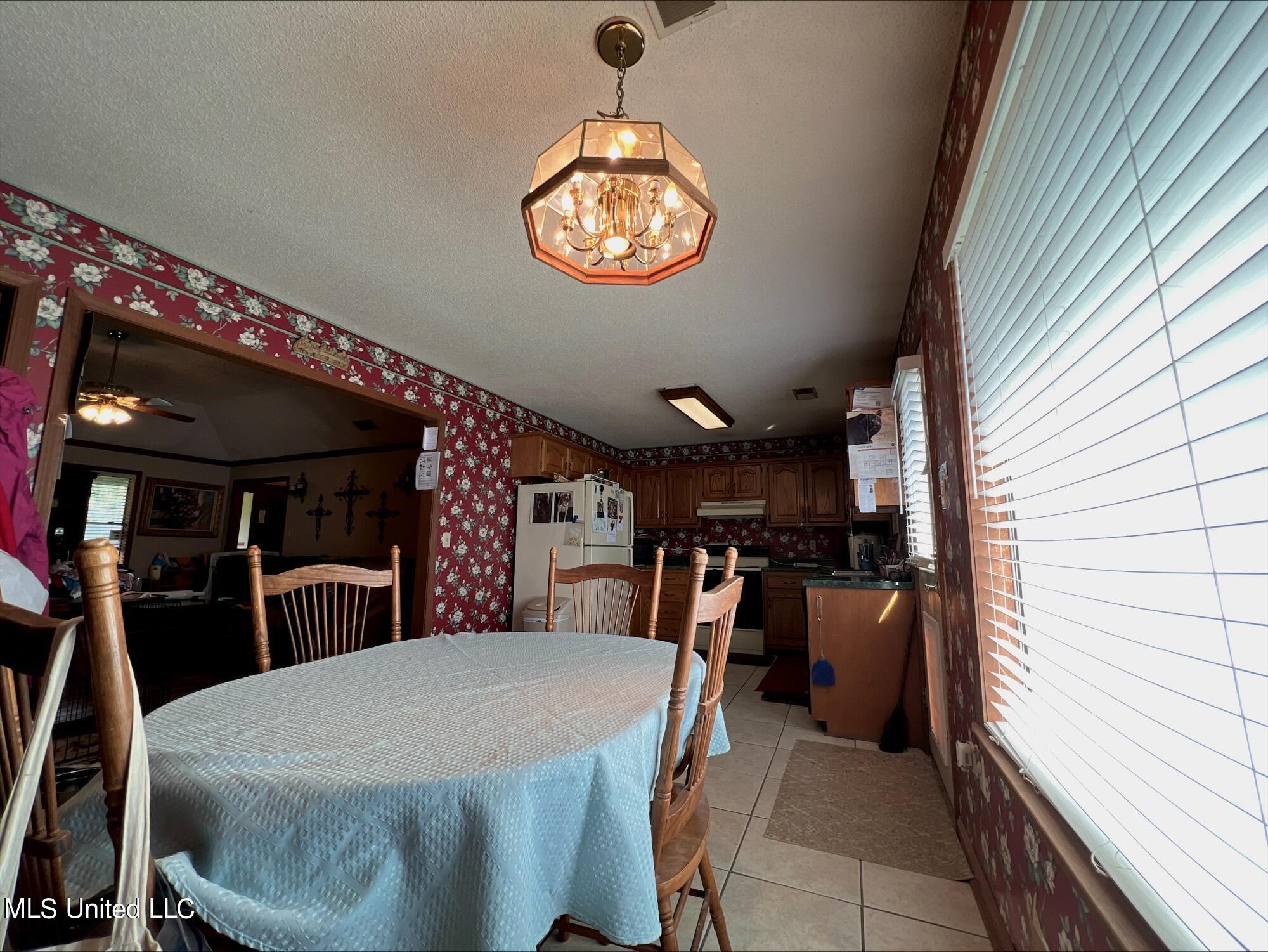 3767 Stateline Road West Southaven, MS 38671 - Photo 8 of 14 Kitchen/Dining