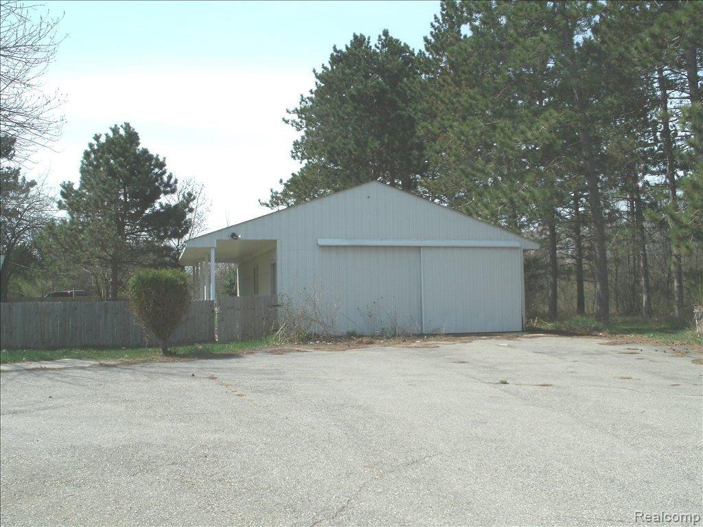 8433 Washburn Road Columbiaville, MI 48421 - Photo 13 of 14 barn