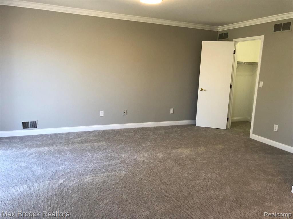 6455 Noble Road West Bloomfield, MI 48322 - Photo 23 of 44