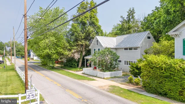 a view of a house with a yard and plants