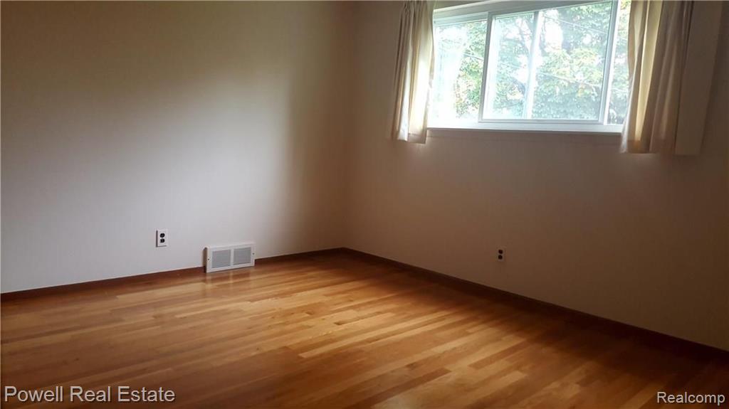 32906 Rosenbusch Drive Warren, MI 48088 - Photo 15 of 31