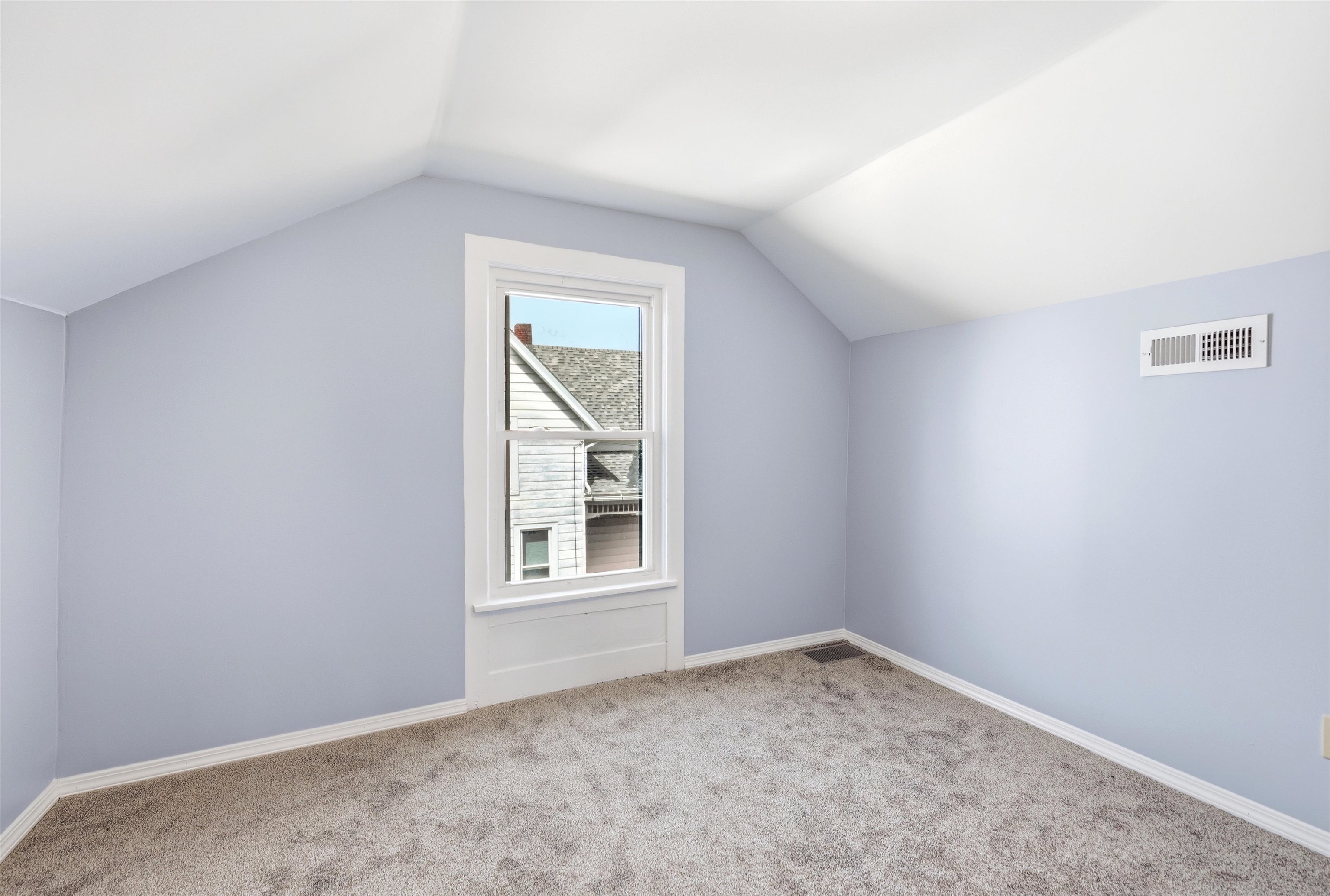 409 South Water Street Warren, IL 61087 - Photo 23 of 29 an empty room with windows