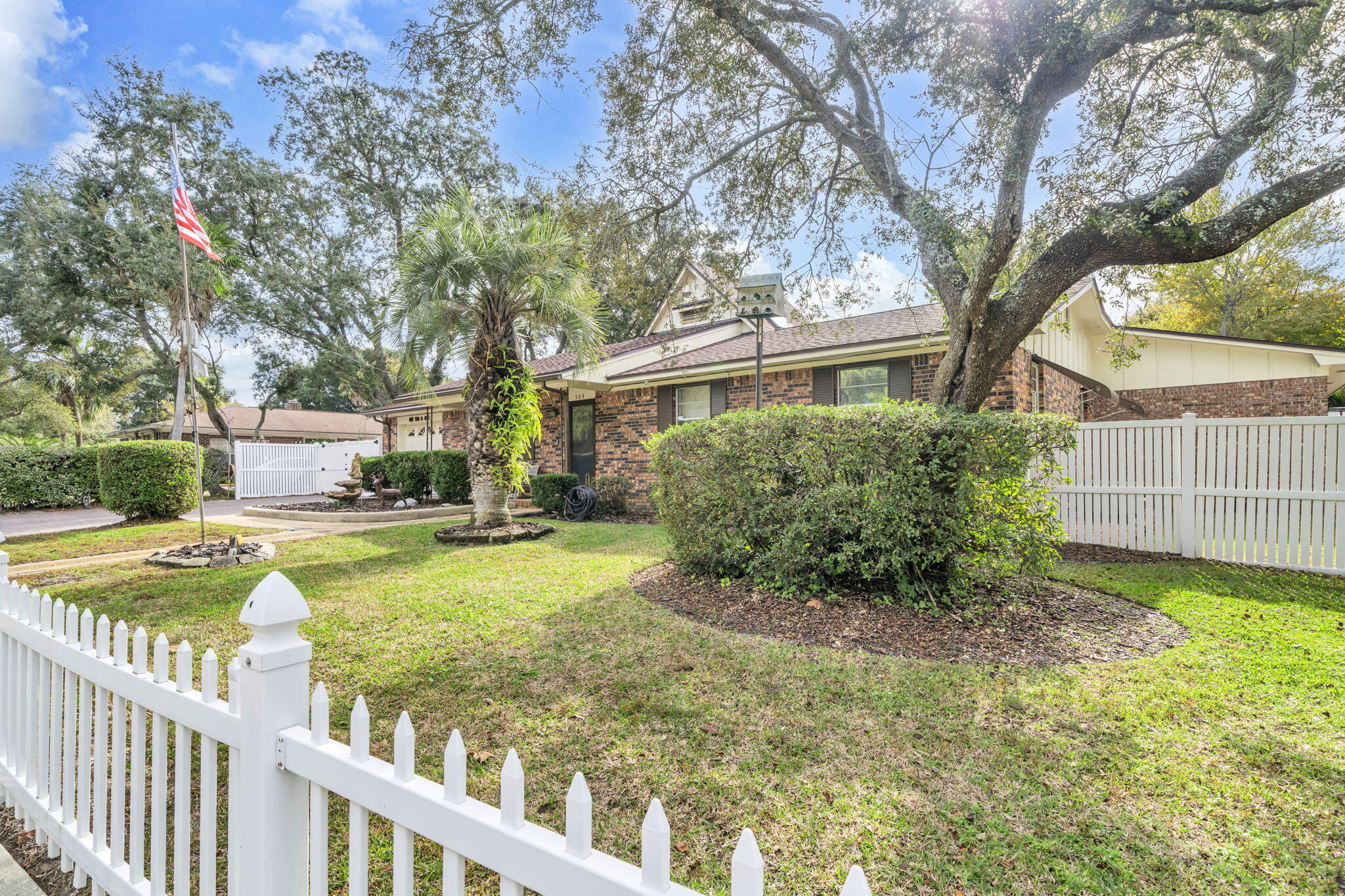 504 Kelly Street Destin, FL 32541 - Photo 88 of 92 a view of a house with backyard and sitting area