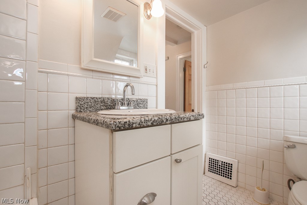 3390 Henderson Road Cleveland, OH 44112 - Photo 20 of 35