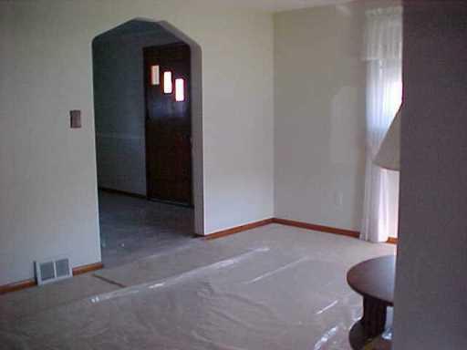 913 Harmony Road Baden, PA 15005 - Photo 4 of 8