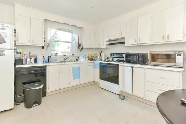 $2,800 | 36 Hollace Street, Unit 1, Waltham, MA 02453