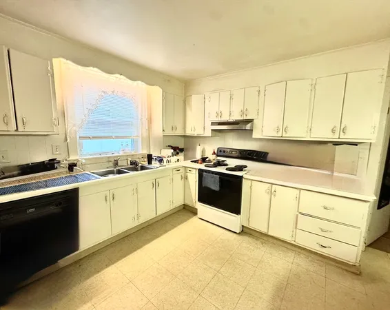 $2,800 | 36 Hollace Street, Unit 1, Waltham, MA 02453