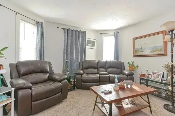 $2,800 | 36 Hollace Street, Unit 1, Waltham, MA 02453