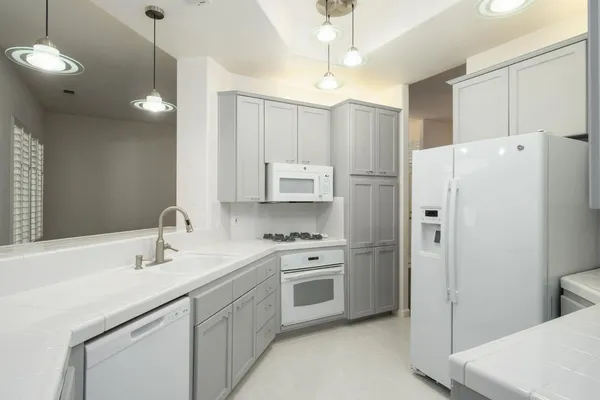 $639,000 | 512 West Fallbrook Avenue, Clovis, CA 93611