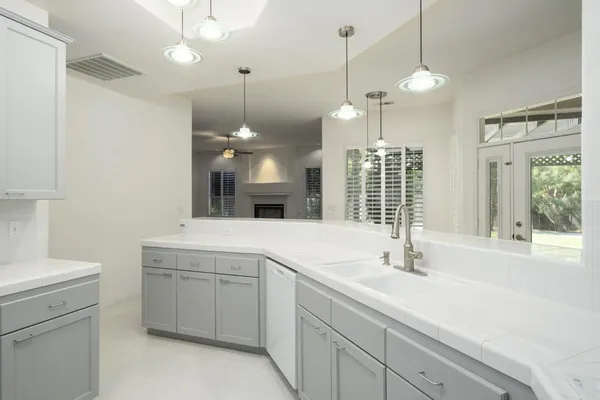 $639,000 | 512 West Fallbrook Avenue, Clovis, CA 93611