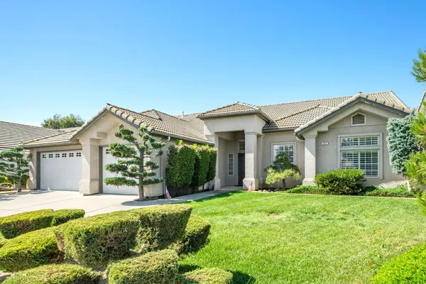 $639,000 | 512 West Fallbrook Avenue, Clovis, CA 93611