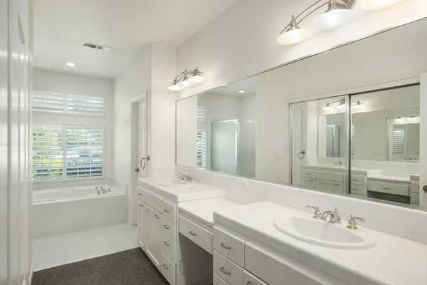 $639,000 | 512 West Fallbrook Avenue, Clovis, CA 93611
