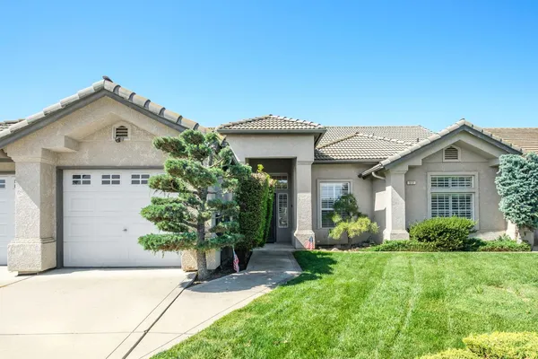 $639,000 | 512 West Fallbrook Avenue, Clovis, CA 93611