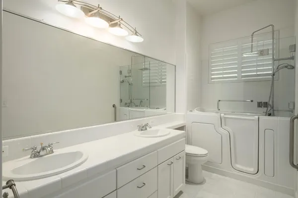 $639,000 | 512 West Fallbrook Avenue, Clovis, CA 93611