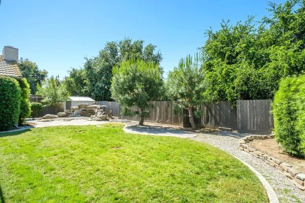 $639,000 | 512 West Fallbrook Avenue, Clovis, CA 93611