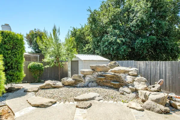 $639,000 | 512 West Fallbrook Avenue, Clovis, CA 93611